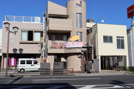 茗荷屋、水谷藤助商店（向井町片町）＝大正5年 2025年時点の写真