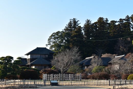 偕楽園（見晴らし広場から好文亭を望む）＝昭和5年ころ 2025年時点の写真
