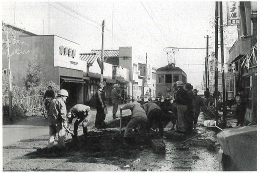 本町の軌道撤去作業