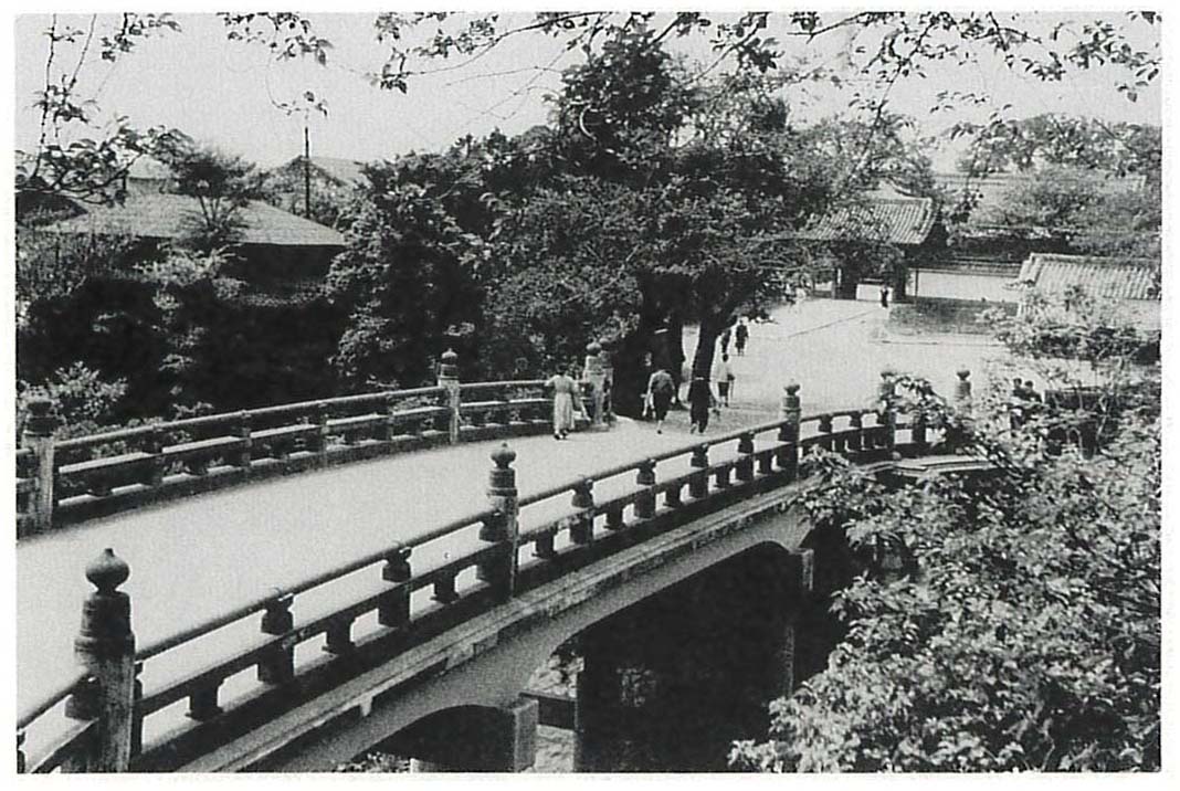 二の丸と三の丸の間に架かる大手橋