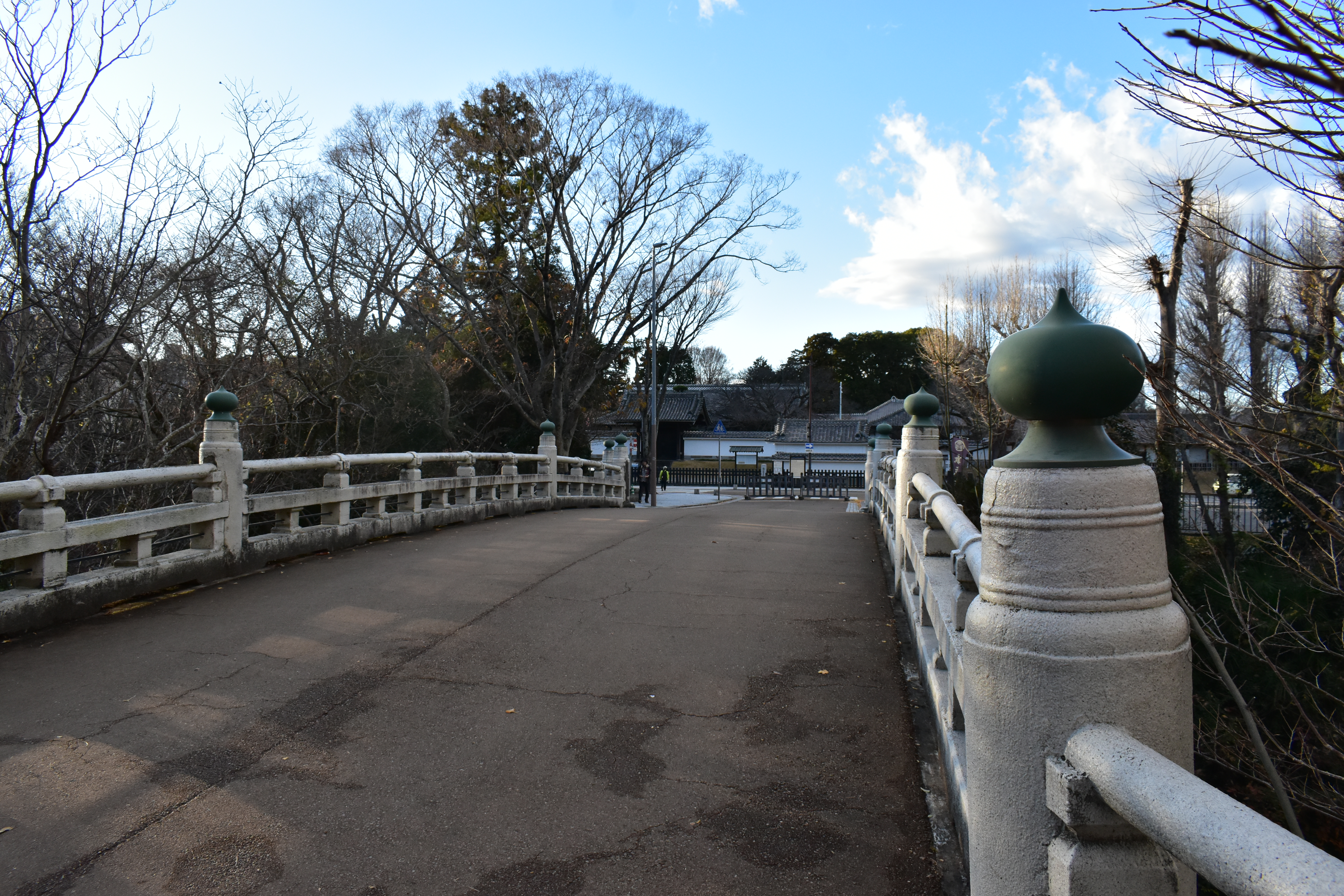 二の丸と三の丸の間に架かる大手橋 2025年時点の写真