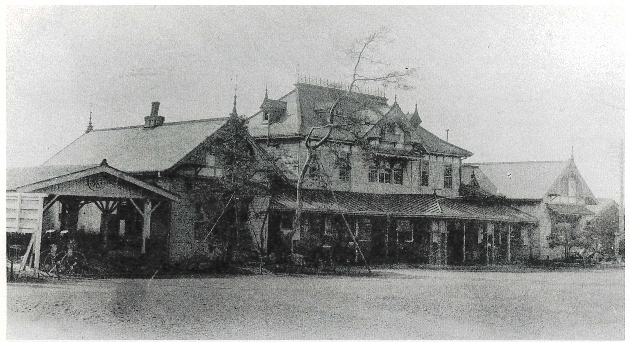 明治調西洋建築の水戸駅