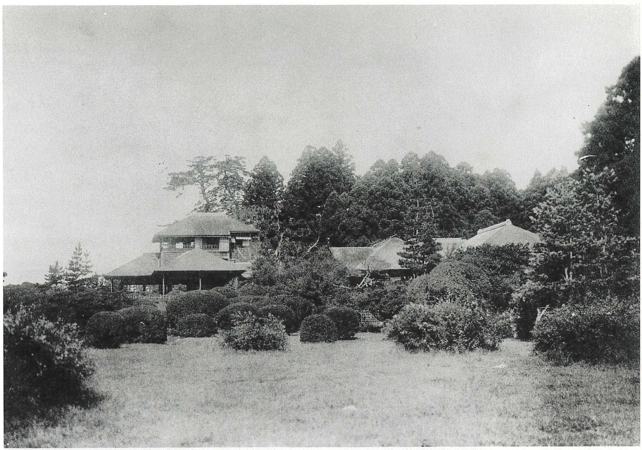 偕楽園（見晴らし広場から好文亭を望む）＝昭和5年ころ