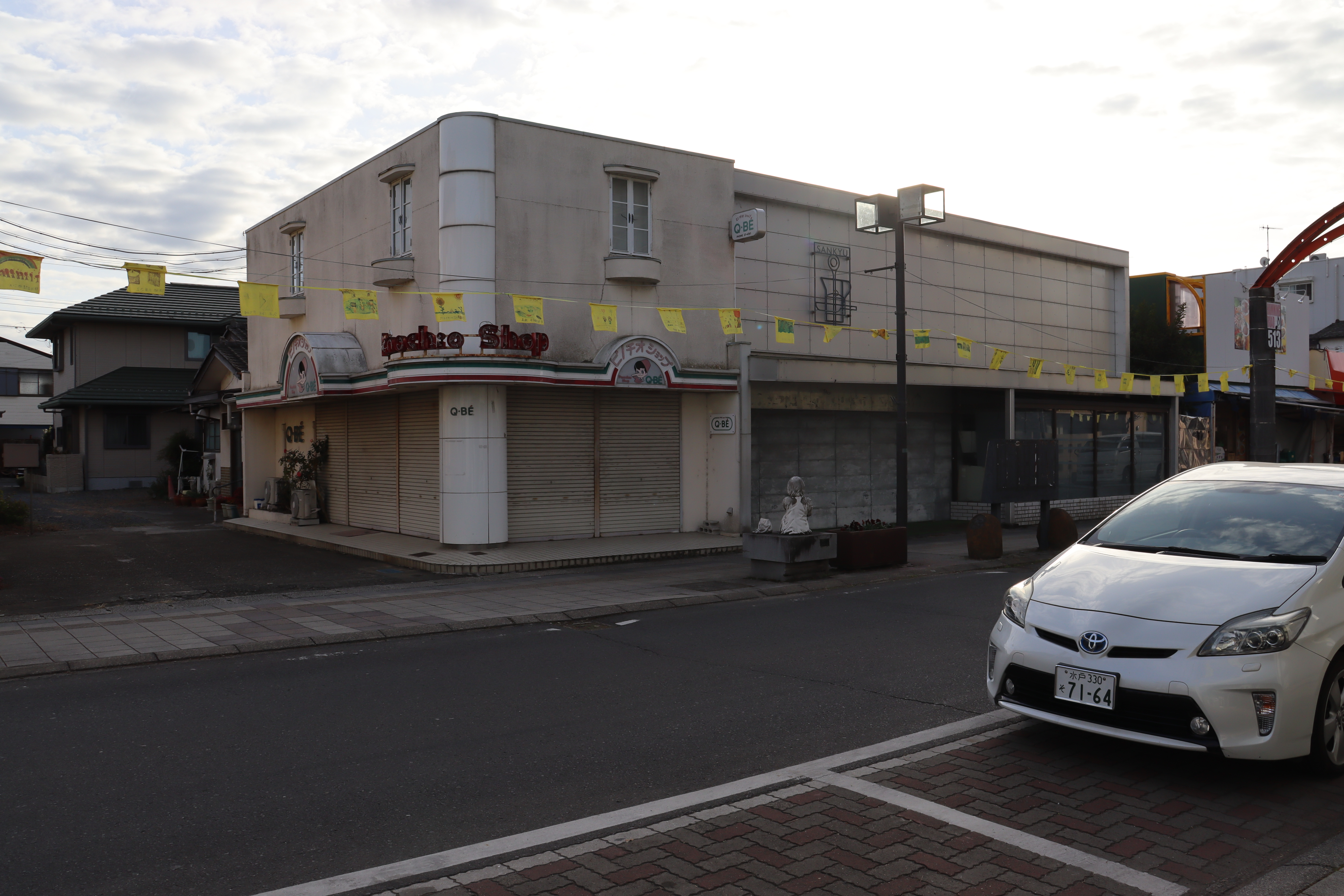 六三久金物店（本三町目）＝大正5年 2025年時点の写真